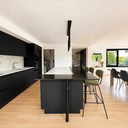 Azura - Pool - Contemporary - Parking *
