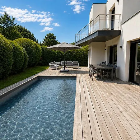 Azura - Pool - Contemporary - Parking Vila