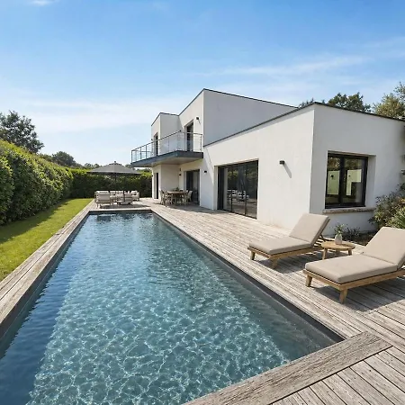 Azura - Pool - Contemporary - Parking